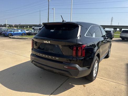 Used 2022 Kia Sorento LX FWD image 12