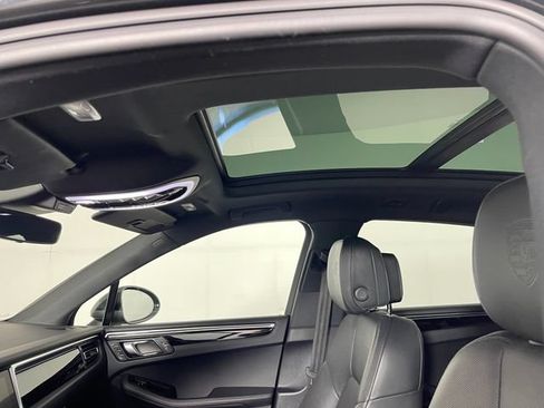 Used 2020 Porsche Macan AWD/4WD image 17
