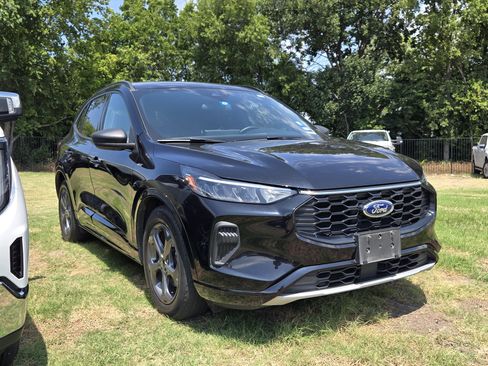 Used 2023 Ford Escape ST-Line w/ Tech Pack #1 FWD image 1