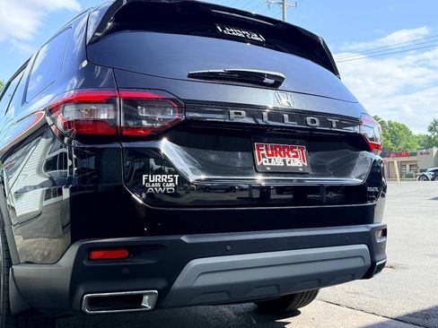 Used 2023 Honda Pilot Elite image 8