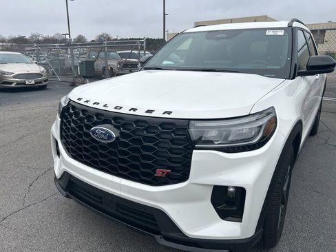 Used 2025 Ford Explorer ST AWD/4WD image 33