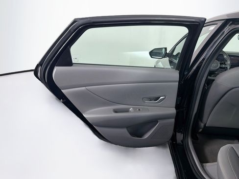 Used 2025 Hyundai Elantra SEL FWD image 28