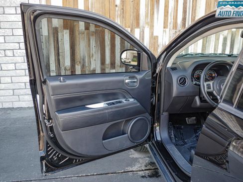 Used 2016 Jeep Compass High Altitude AWD/4WD image 10