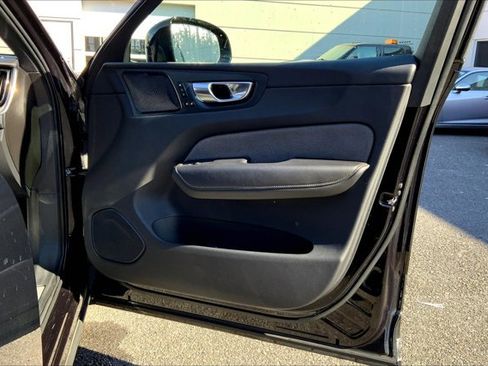 Used 2021 Volvo XC60 T6 R-Design image 24