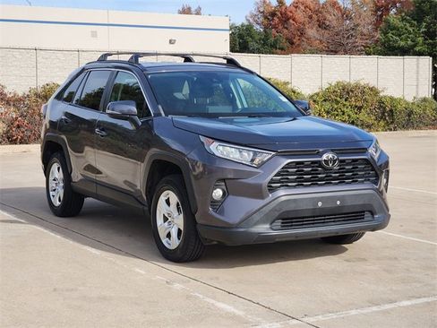 Used 2021 Toyota RAV4 XLE image 3