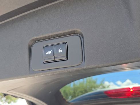 Certified 2026 Nissan Rogue SL FWD image 11