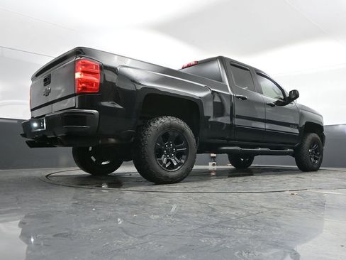 Used 2018 Chevrolet Silverado 1500 LT w/ Midnight Edition image 38