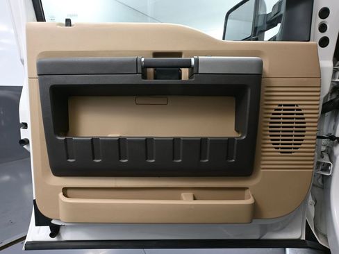 Used 2015 Ford F350 Lariat w/ Camper Package image 19