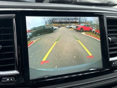 Certified 2024 Chrysler Pacifica Limited image 35