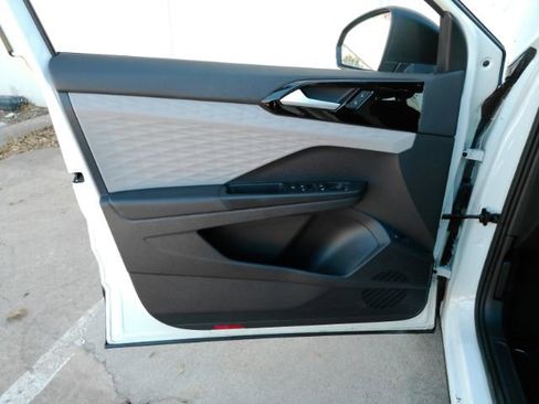 Used 2022 Volkswagen Taos S image 13