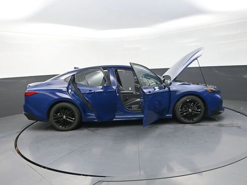 Used 2025 Toyota Camry SE image 6