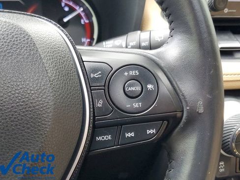 Used 2020 Toyota RAV4 Limited FWD image 25