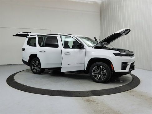 New 2026 Jeep Grand Wagoneer 4WD image 9