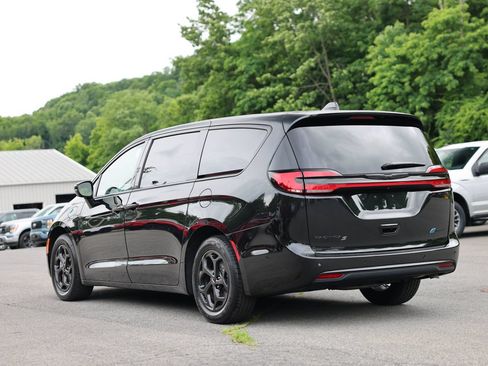 Used 2024 Chrysler Pacifica Limited FWD image 7