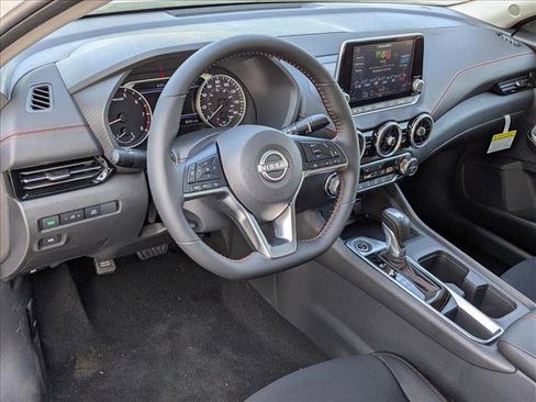 Used 2025 Nissan Sentra SR image 3