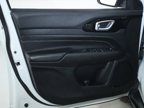 Used 2023 Jeep Compass Altitude image 15