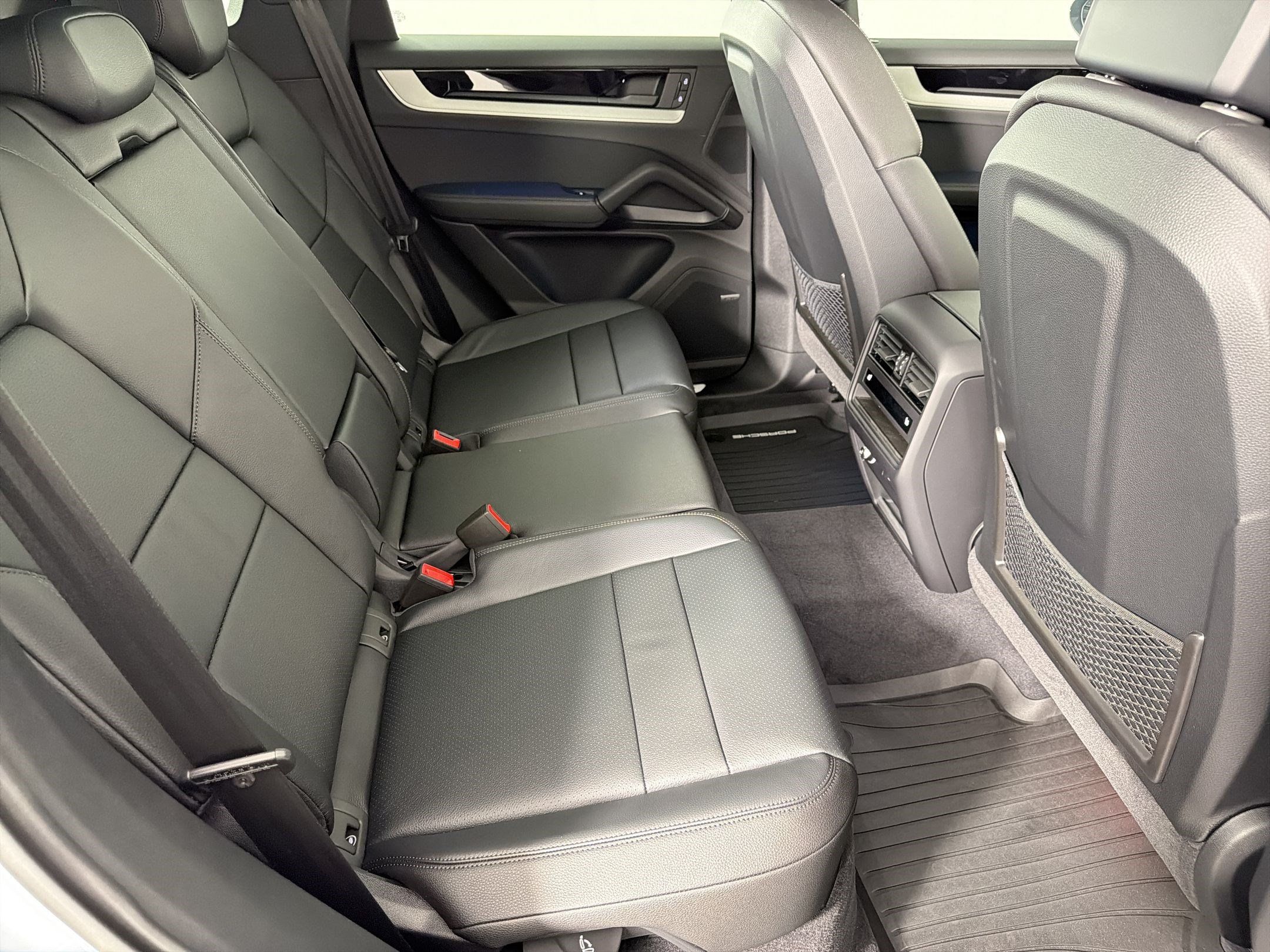 Certified 2026 Porsche Cayenne AWD/4WD image 29