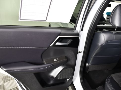 Used 2024 Mitsubishi Outlander SE AWD/4WD image 43