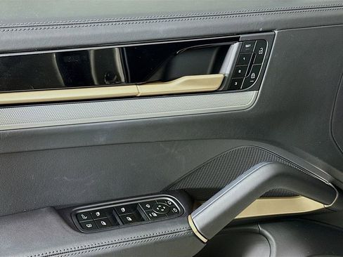 Used 2025 Porsche Cayenne S image 20