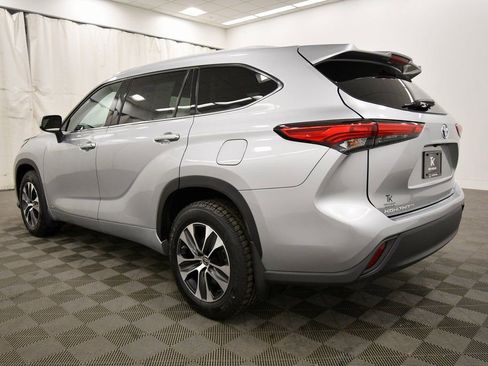 Used 2022 Toyota Highlander XLE image 5