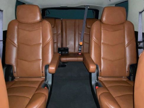 Used 2016 Cadillac Escalade Premium image 40