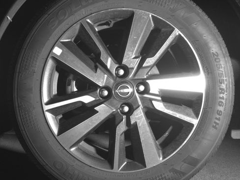 Used 2025 Nissan Versa SV FWD image 12