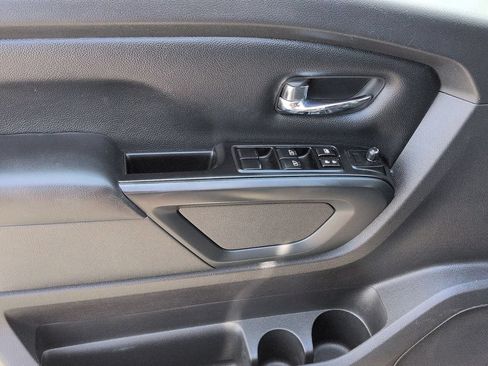Used 2019 Nissan Titan SV w/ SV Convenience Package RWD image 25