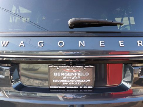 Used 2024 Jeep Wagoneer L Series II w/ Flexible Seating Group AWD/4WD image 72