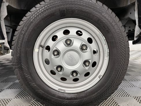 Used 2024 Ford Transit 250 Low Roof AWD w/ Exterior Upgrade Package image 25