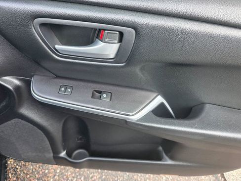 Used 2016 Toyota Camry SE image 22