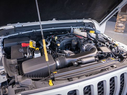 Used 2022 Jeep Gladiator Overland w/ Popular Equipment Package AWD/4WD image 26