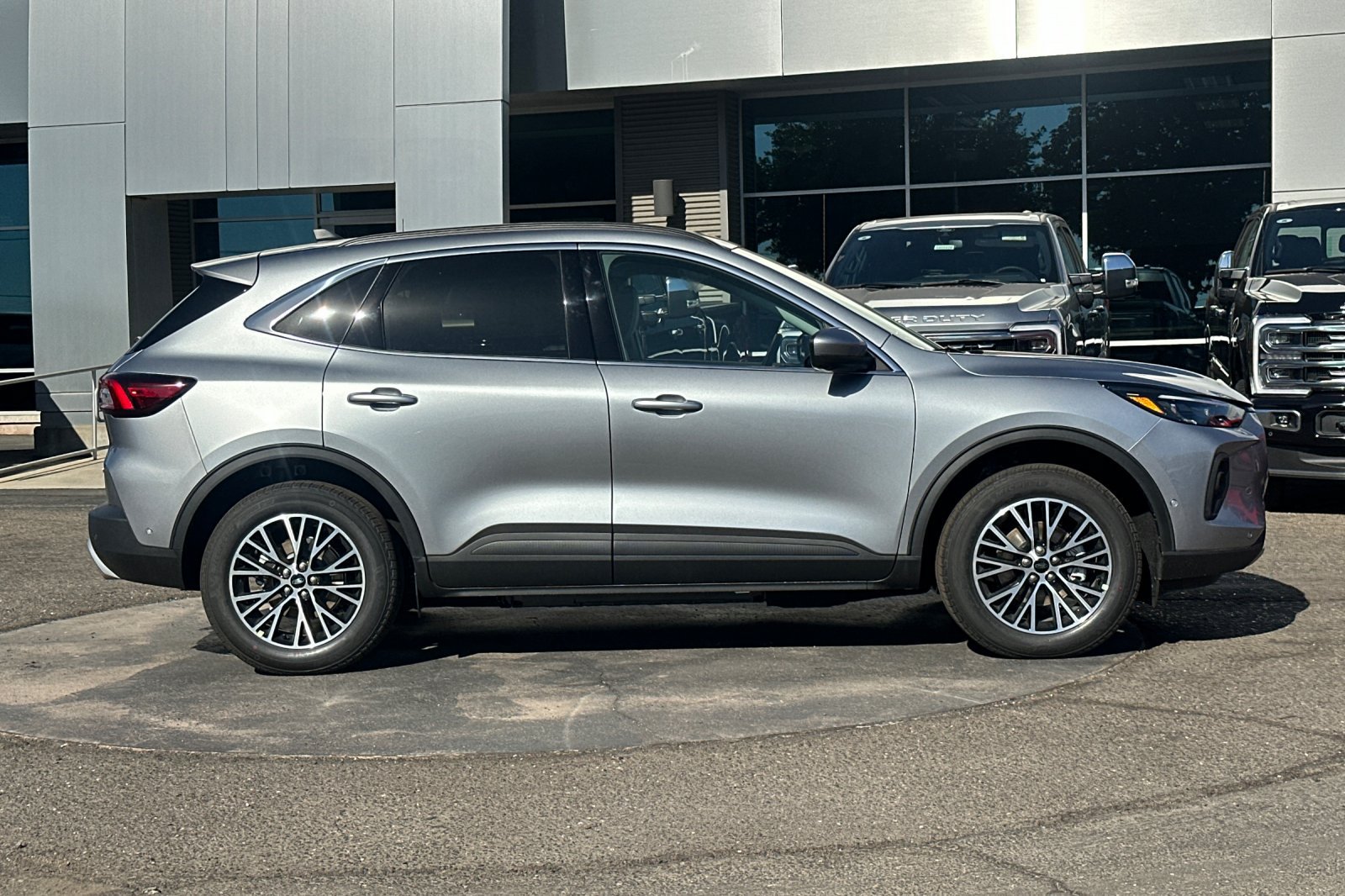 New 2024 Ford Escape SE w/ PHEV Premium Package FWD image 3