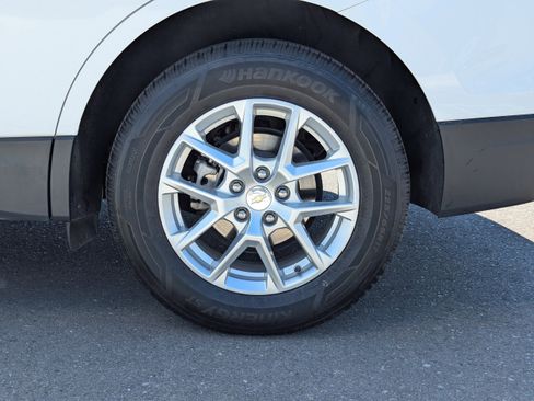 Certified 2022 Chevrolet Equinox LS w/ LPO, Floor Liner Package AWD/4WD image 50