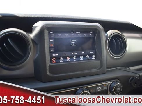 Used 2018 Jeep Wrangler Unlimited Sport S image 31