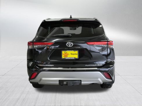 Used 2022 Toyota Highlander Platinum image 7