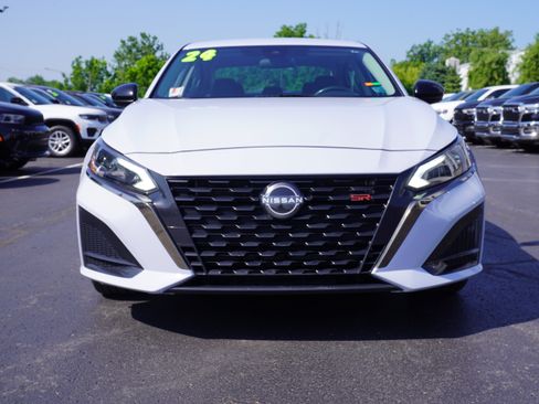 Used 2024 Nissan Altima 2.5 SR FWD image 10