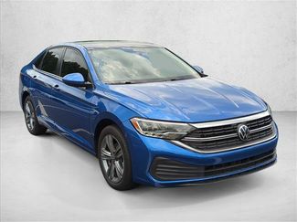 Used 2023 Volkswagen Jetta SE w/ Panoramic Sunroof Package FWD video 3