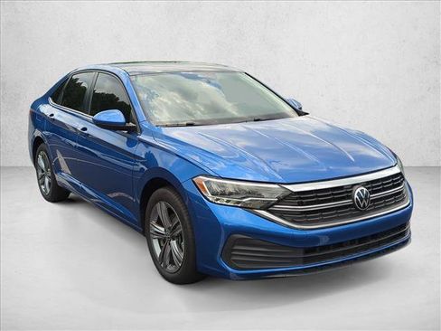 Used 2023 Volkswagen Jetta SE w/ Panoramic Sunroof Package FWD image 3