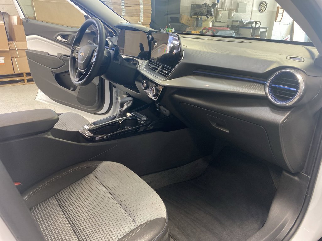 Certified 2025 Chevrolet Trax LT FWD image 37