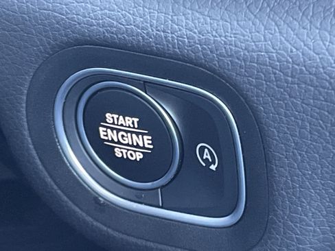 Certified 2025 Mercedes-Benz GLS 450 4MATIC image 31