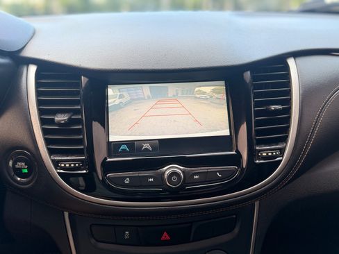 Used 2017 Chevrolet Trax LT w/ LT Convenience Package FWD image 19