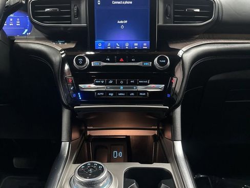 Used 2022 Ford Explorer Platinum w/ Equipment Group 601A AWD/4WD image 21