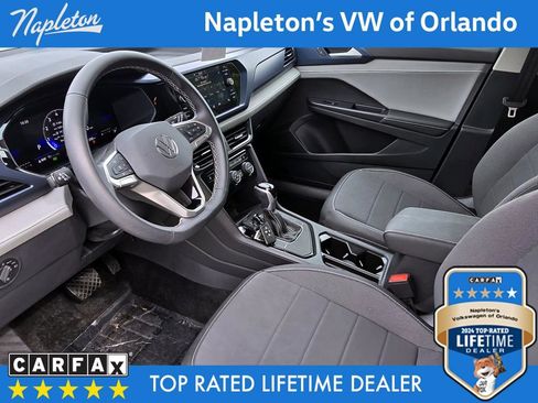Used 2024 Volkswagen Taos SE image 29