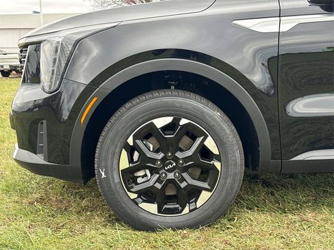 New 2025 Kia Sorento S image 18