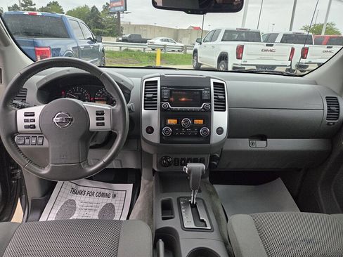 Used 2016 Nissan Frontier SV w/ SV Value Truck Package AWD/4WD image 12