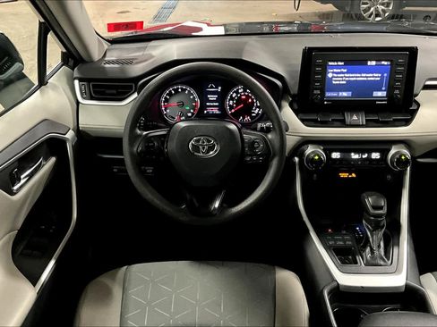 Used 2020 Toyota RAV4 XLE w/ Convenience Package image 5