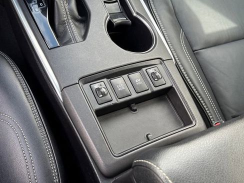 Used 2015 Toyota Camry XLE FWD image 18