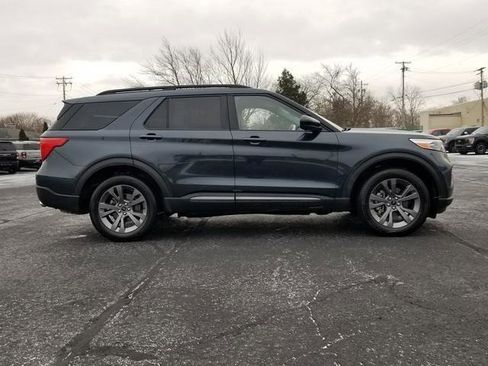 Certified 2022 Ford Explorer XLT w/ Equipment Group 202A image 5