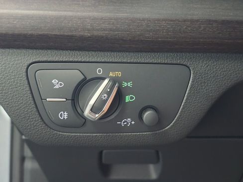 Certified 2025 Audi Q5 2.0T Premium Plus image 38