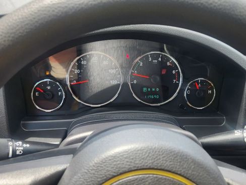 Used 2012 Jeep Liberty Sport AWD/4WD image 19